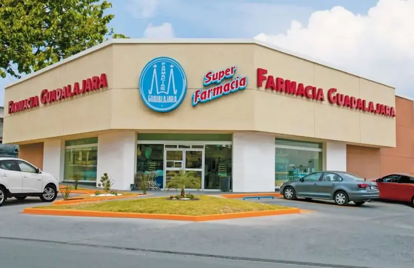 Farmacia cerca de Señeros Residencial